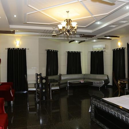 Midway Hotel & Restaurant Sadiqabad Esterno foto