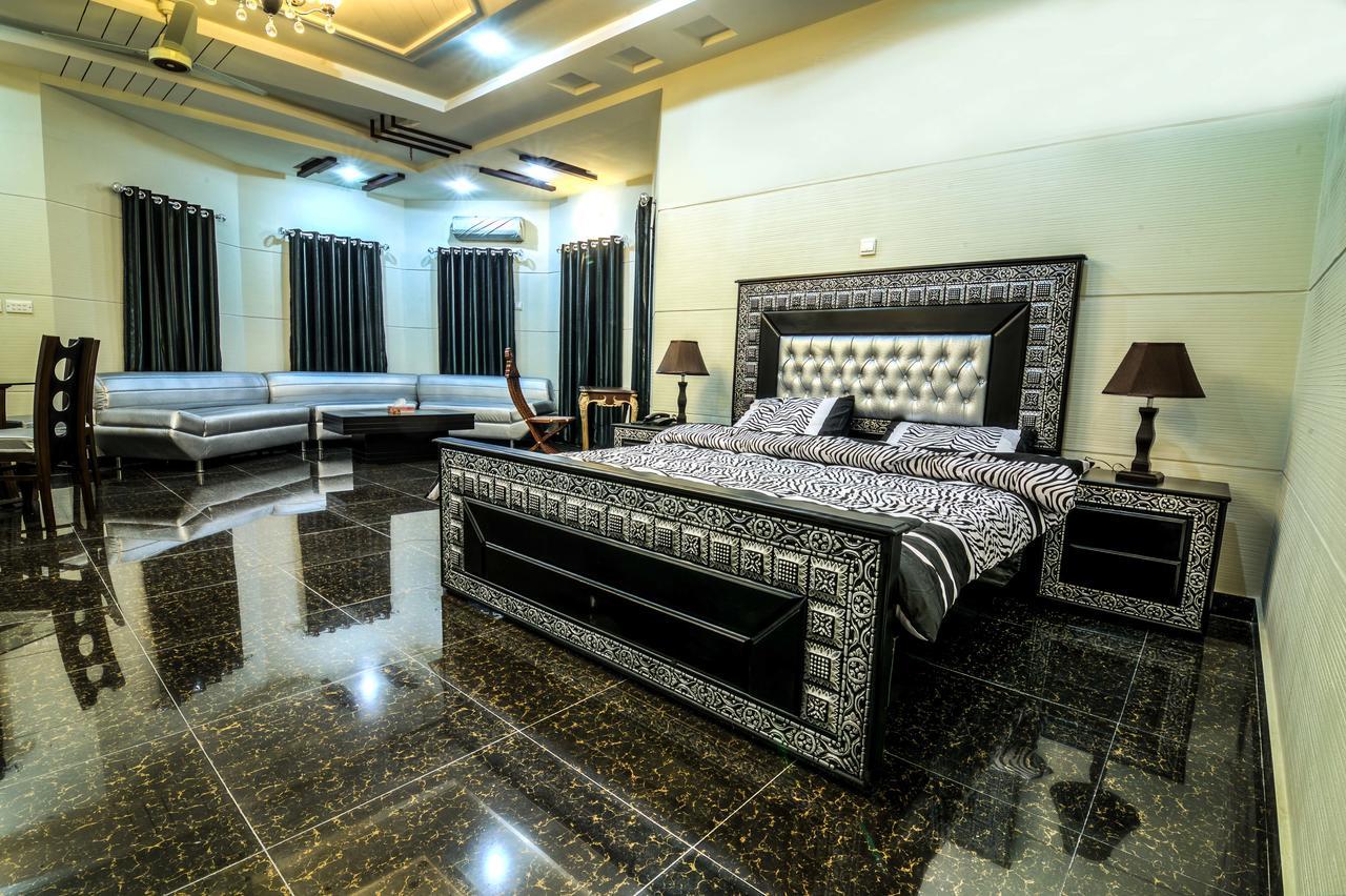 Midway Hotel & Restaurant Sadiqabad Esterno foto