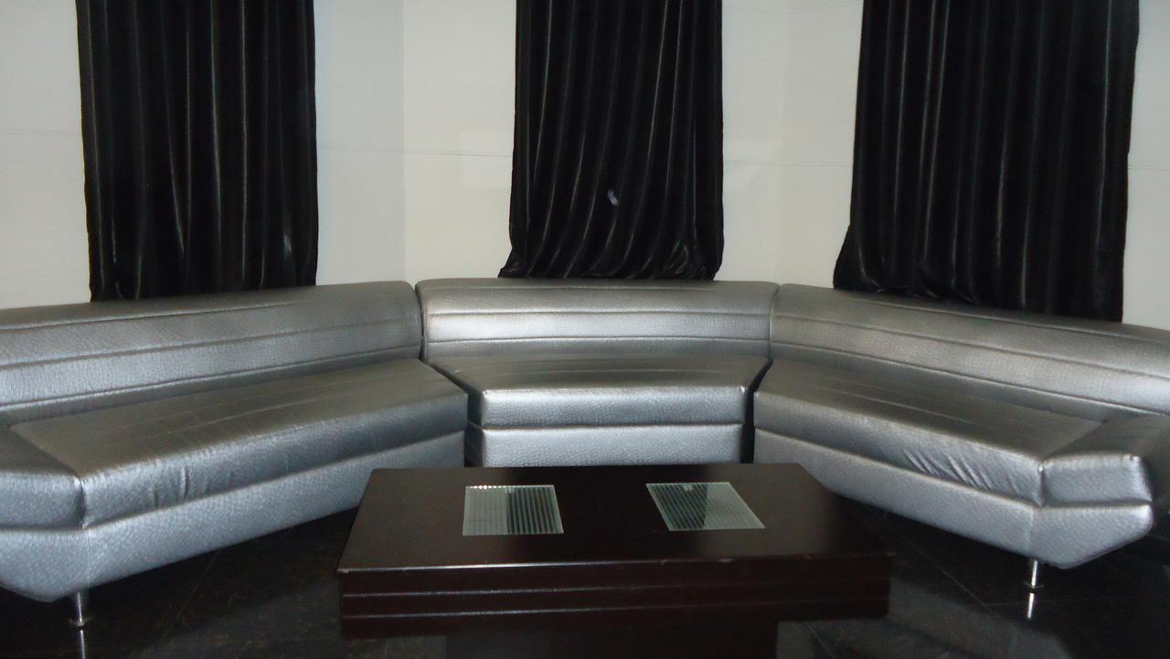 Midway Hotel & Restaurant Sadiqabad Esterno foto