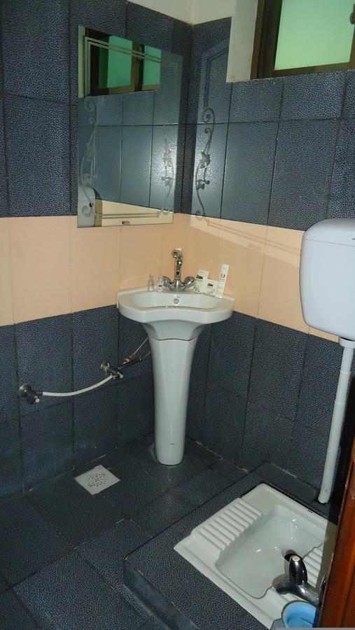 Midway Hotel & Restaurant Sadiqabad Esterno foto