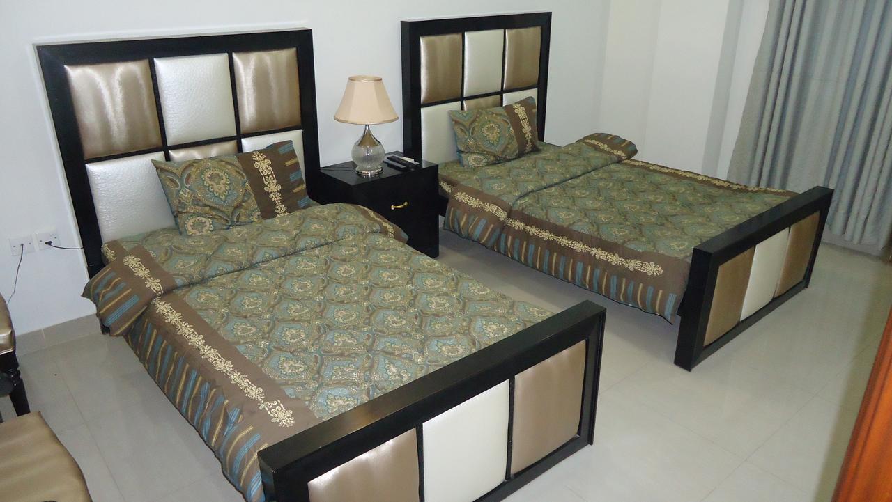 Midway Hotel & Restaurant Sadiqabad Esterno foto