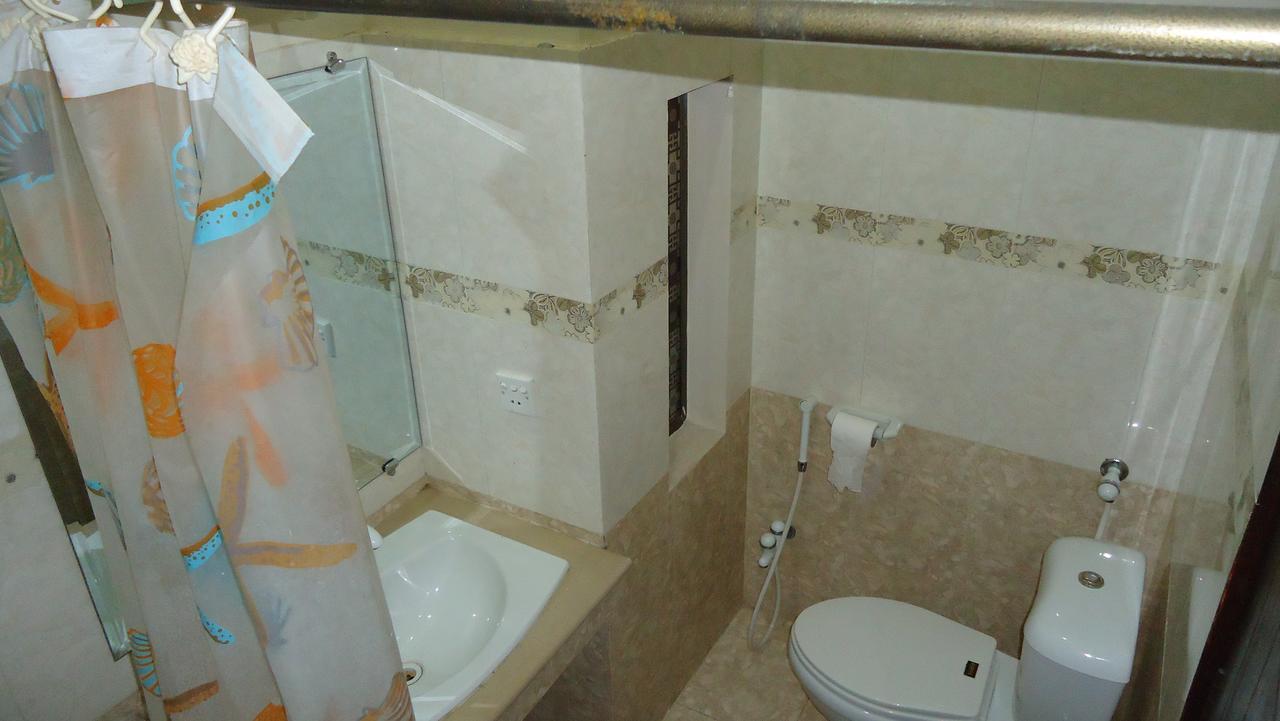 Midway Hotel & Restaurant Sadiqabad Esterno foto