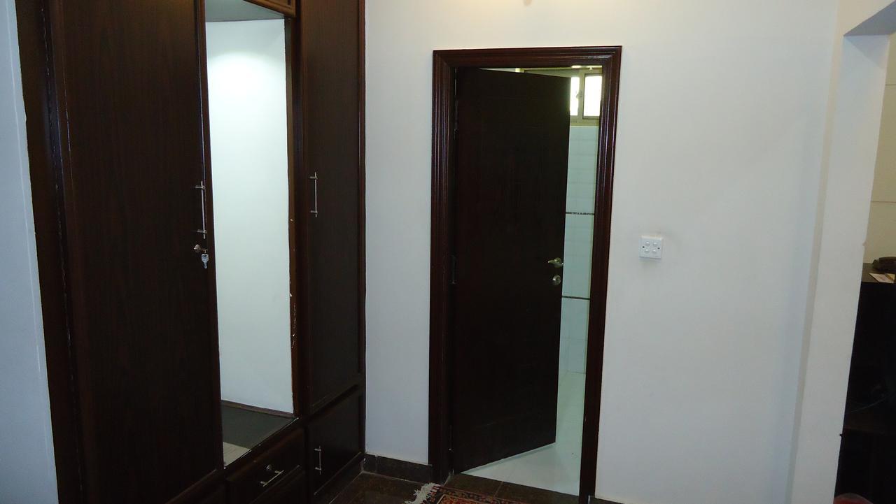 Midway Hotel & Restaurant Sadiqabad Esterno foto
