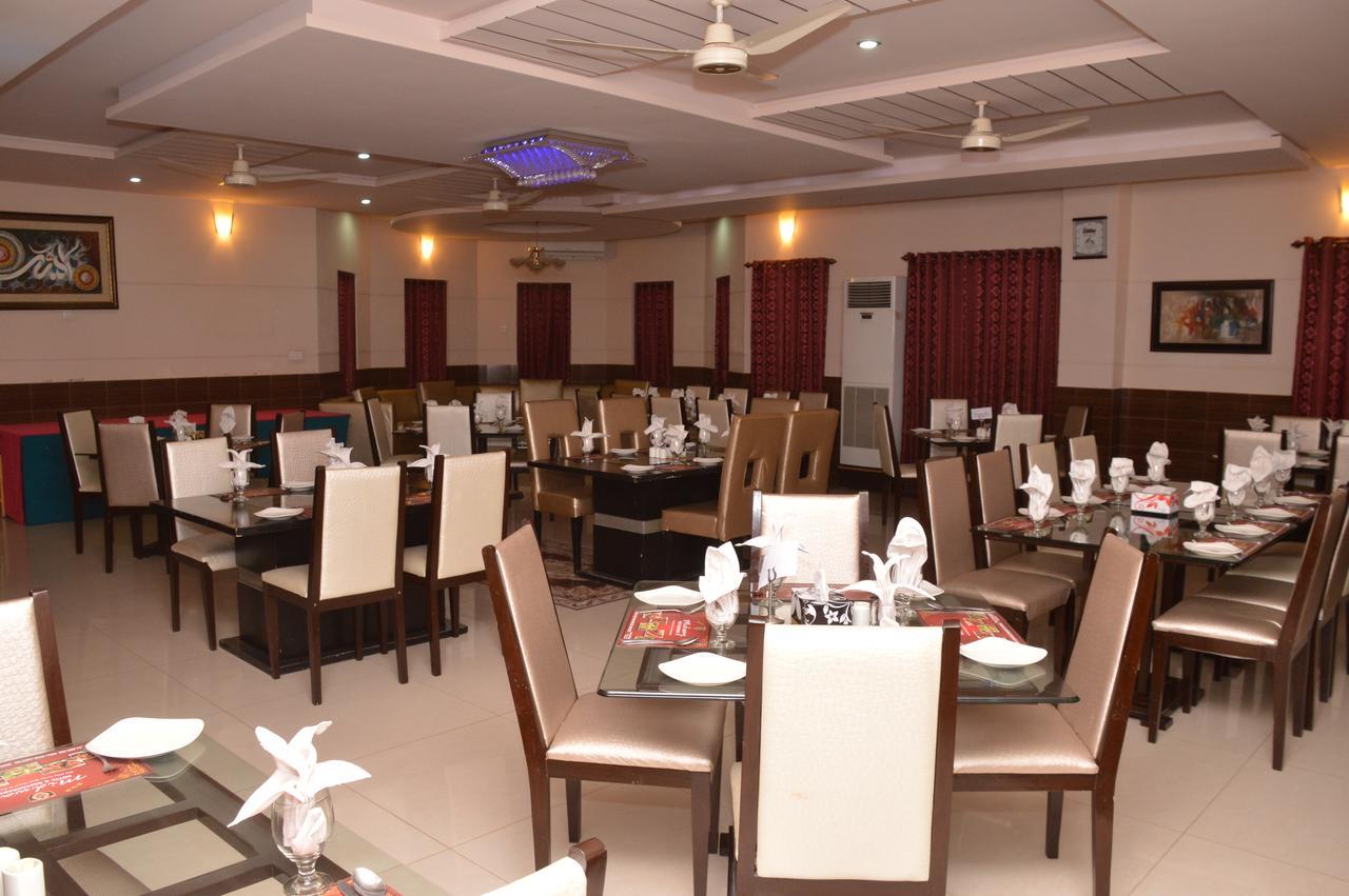 Midway Hotel & Restaurant Sadiqabad Esterno foto