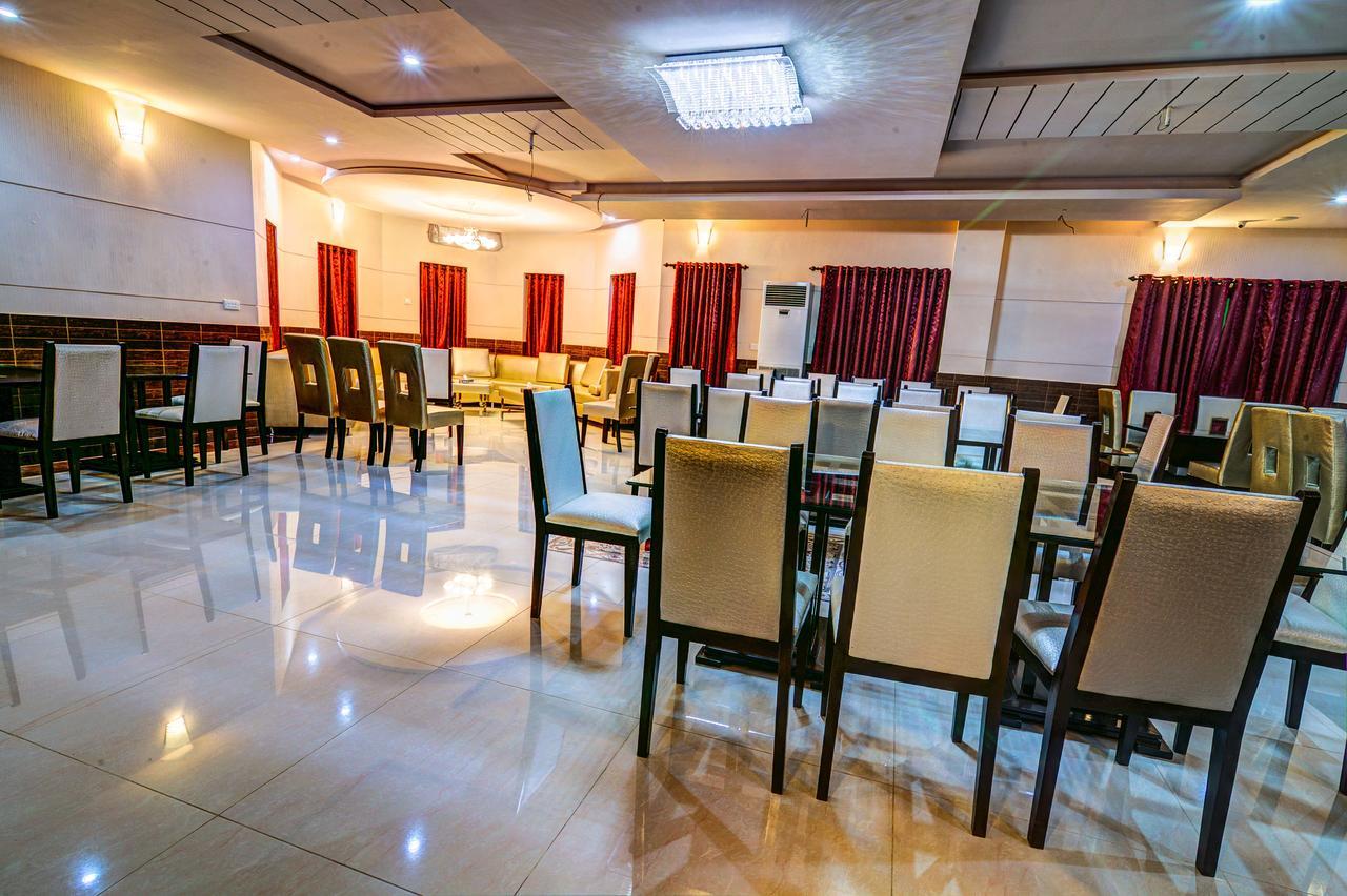 Midway Hotel & Restaurant Sadiqabad Esterno foto