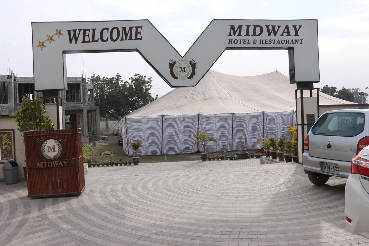 Midway Hotel & Restaurant Sadiqabad Esterno foto