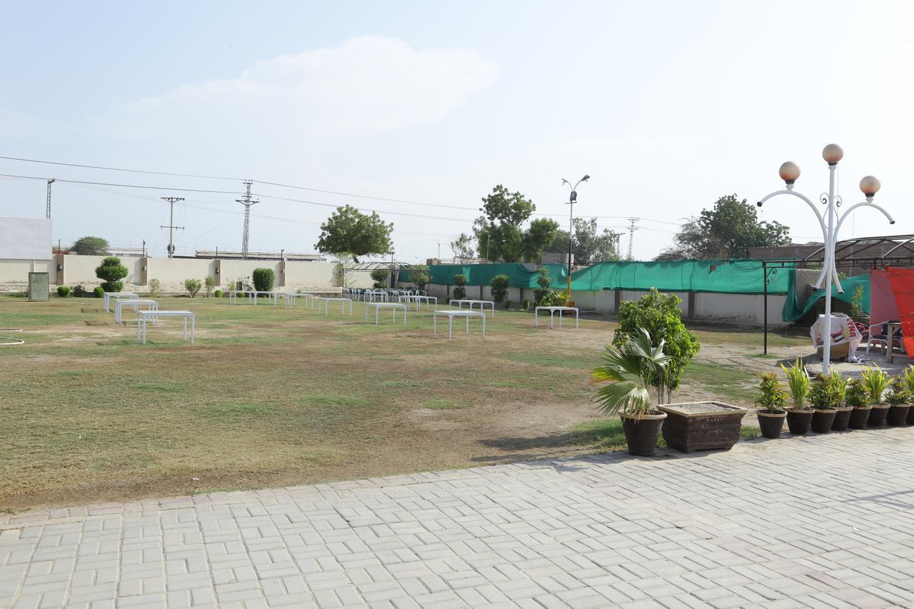 Midway Hotel & Restaurant Sadiqabad Esterno foto