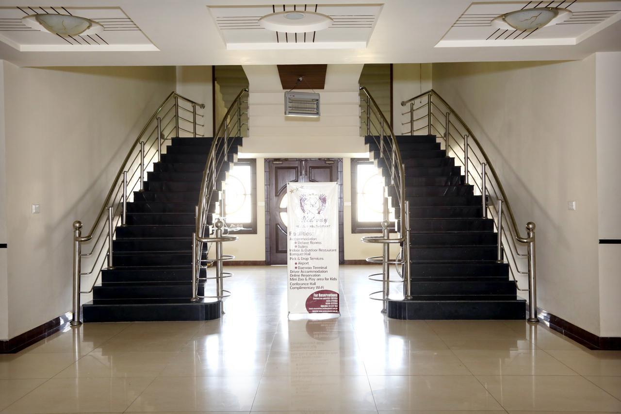 Midway Hotel & Restaurant Sadiqabad Esterno foto