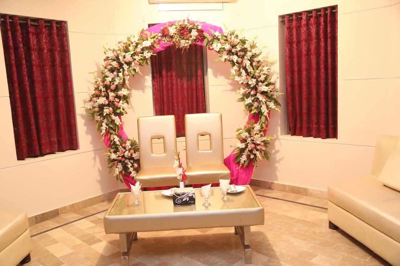Midway Hotel & Restaurant Sadiqabad Esterno foto